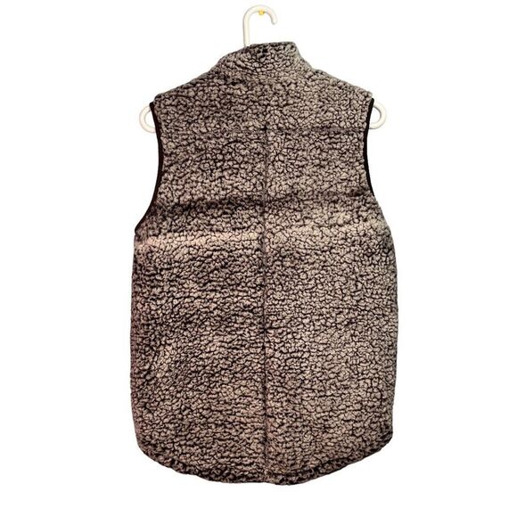Thread & Supply Fluffy, Sleeveless Vest with Pockets - Picture 2 of 16